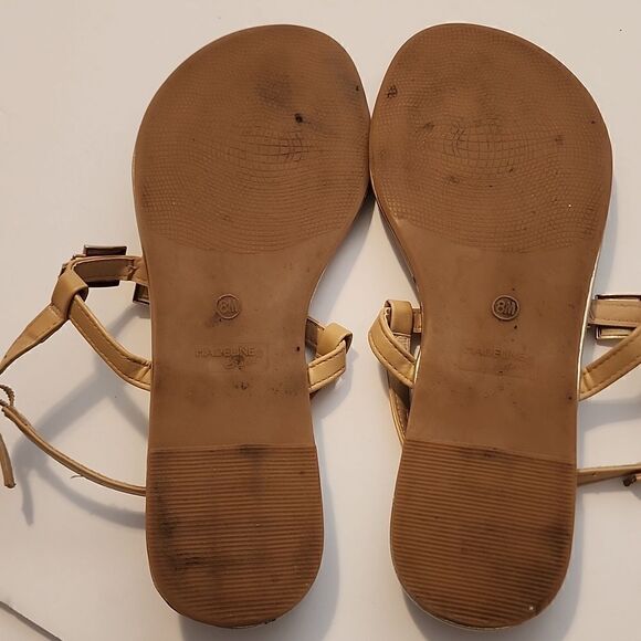 Madeline Stuart Womens Tan Sandals with Metal Decor Size 8M - Picture 4 of 6